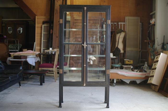 モダンなアンティーク黒ケビント▼医療棚飾り棚陳列什器ドクターキャビネット大正浪漫