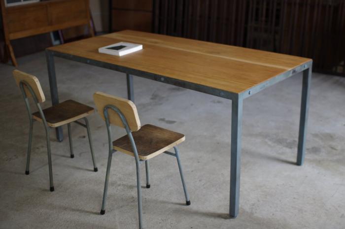 オーク材と鉄脚のワークテーブル