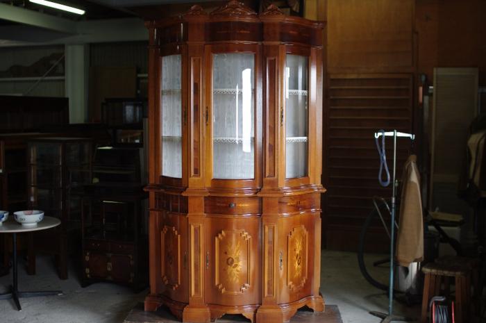 イタリア製 象嵌 飾り棚/キャビネット/鍵付き▼カップボードロココ調曲面ガラス棚キュリオケース使用中古品