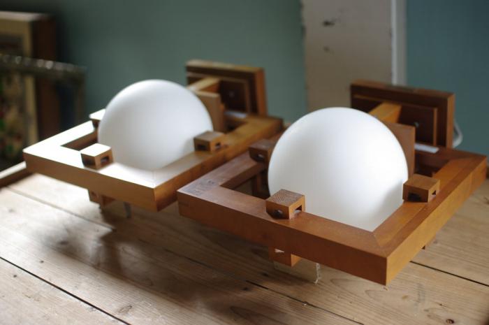 Frank Lloyd Wright(フランクロイドライト)「ROBIE 1(ロビー1)」2台▼ ブラケットライト「ロビー1」 ウォルナット&amp;チェリー