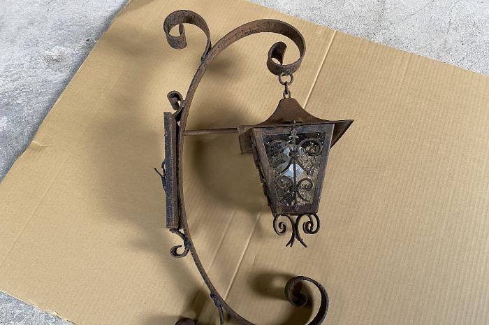 レトロモダンな鉄製ブラケットライト/ウォールライト 壁掛け照明/玄関灯/屋外灯/アイアン照明/店舗用外灯/屋外用ライト▼洋館照明レトロガラス