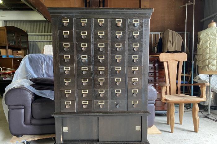 薬箪笥 ネームプレート付き引き出し40杯 薬箪笥/引き出し棚/チェスト/飾り棚/収納戸棚▼店舗什器漢方薬局